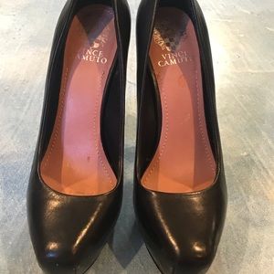 Women’s Vince Camuto Black leather pumps